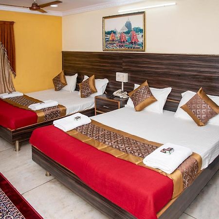 Vrindavan Comfort Inn Haydarabad Dış mekan fotoğraf
